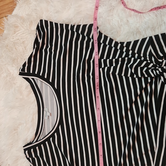 Kismet black and white striped dress with stomach knot - Picture 4 of 6